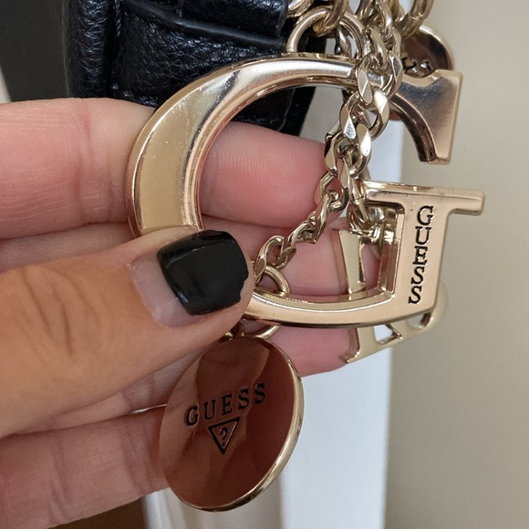 Beautiful Guess handbag with charms - Picture 2 of 9